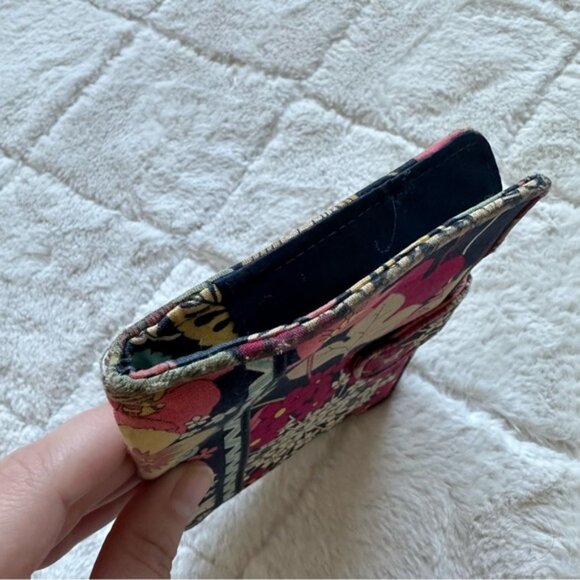 Vera Bradley | Happy Snails | Passport Cover - Picture 6 of 11